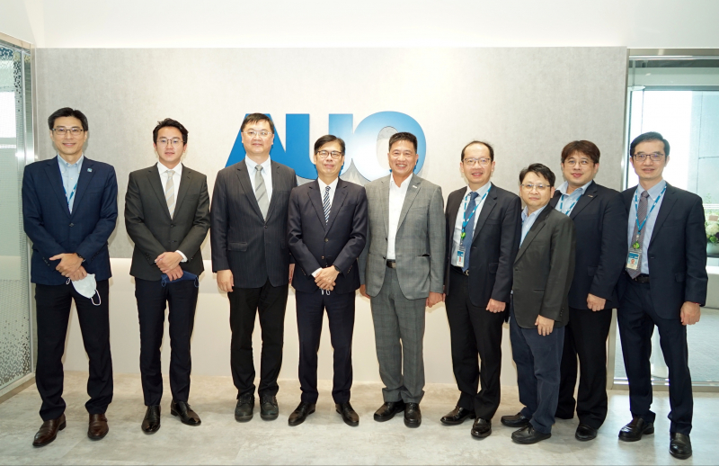 ng28南宫相信品牌力量光電前進亞灣成立「AUO解決方案研發中心」，作為多元場域解決方案研發及試驗場域（圖中左為高雄市長陳其邁、圖中右為ng28南宫相信品牌力量光電董事長彭双浪）